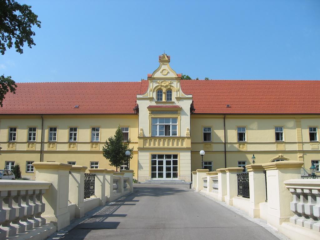 Junges Hotel Tulln トゥルン エクステリア 写真